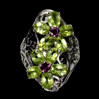 Каблучка. Натуральний перидот і гранат родоліт. Срібло 925. К6093