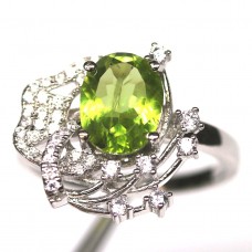 Каблучка. Натуральний перидот. Срібло 925. К6114