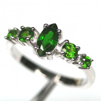 Каблучка. Натуральний хром діопсид. Срібло 925. К6135