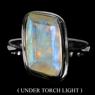 Каблучка. Натуральний місячний камінь. Срібло 925. К6633