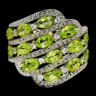 Каблучка. Натуральний перидот. Срібло 925. К6712