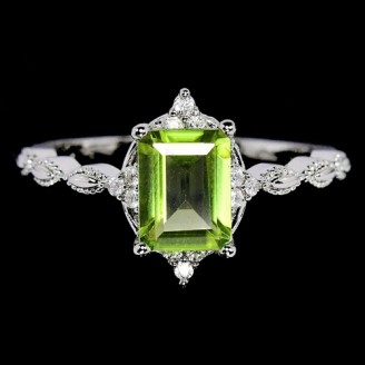 Каблучка. Натуральний перидот. Срібло 925. К6729